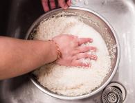 Как варить рис для роллов дома, видео
